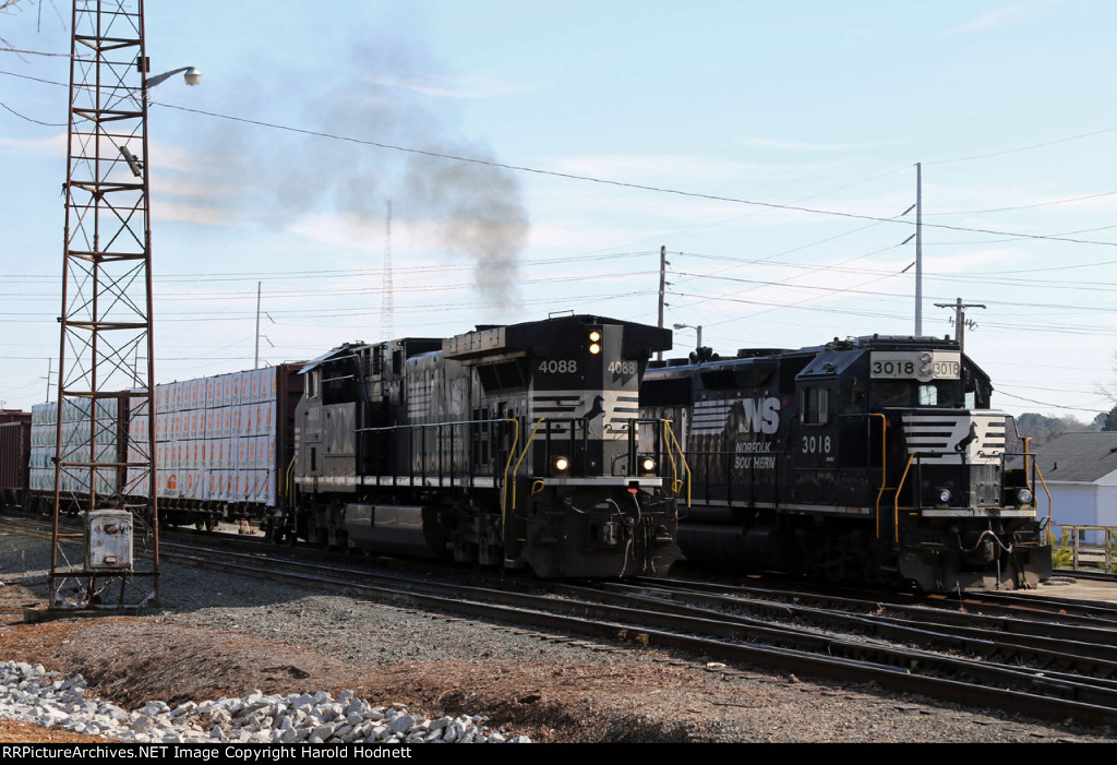 NS 4088 working Glenwood yard